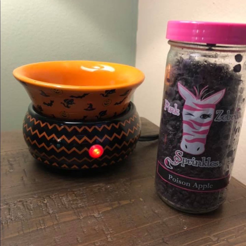 ISO:Pink Zebra Halloween shimmer pot